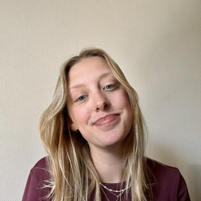 Babysitter in Sint-Amands: Lotte