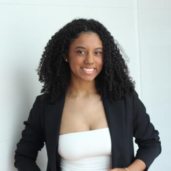 Babysitter in Maia: Mirian