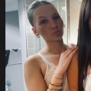 Babysitter in Saint-Martin-le-Vieux: Mila