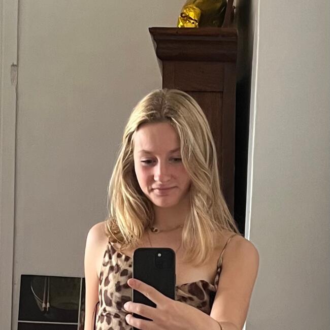 Babysitter in Biarritz: Karla