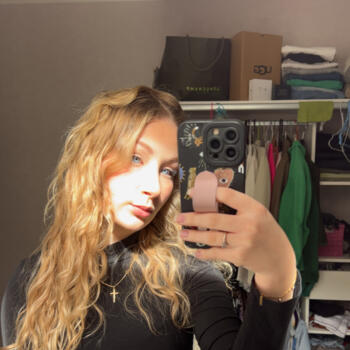 Babysitter in Issoire: Elisa