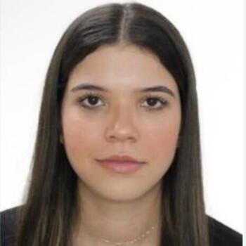 Babá em Brasília: Camila