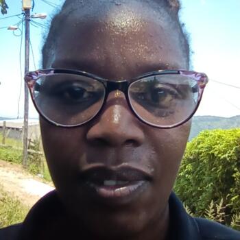 Babysitter Hambanathi: Thulisile