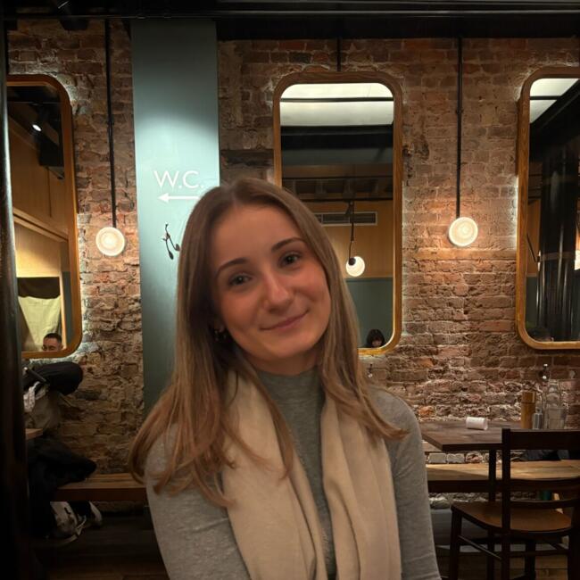 Babysitter in Harlow: Olivia