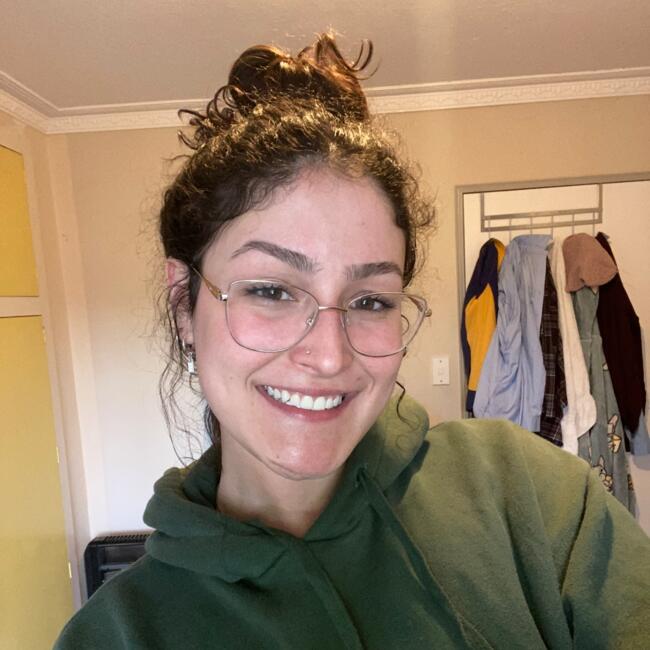 Babysitter in Queenstown: Ana Julia 