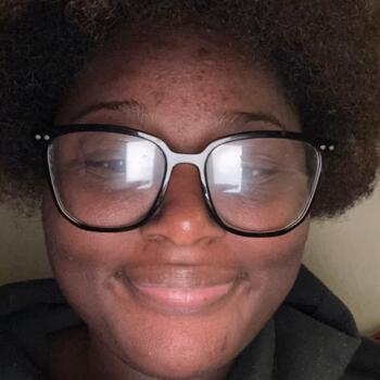 Babysitter in Fargo: Riahh