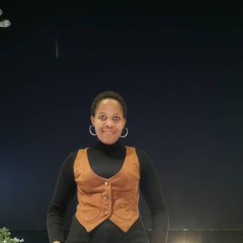 مربية أطفال دبي: Katushabe