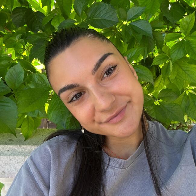 Babysitter in Sernhac: Lola-lisa