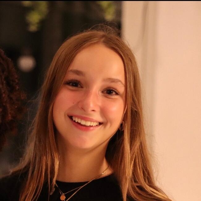 Babysitter in Sèvres: Sélène