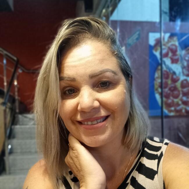 Babysitter in Cuiabá: JAQUELINE