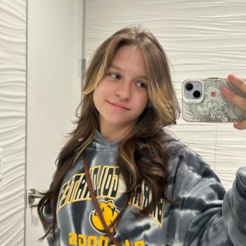 Babysitter in Phoenix: Leah