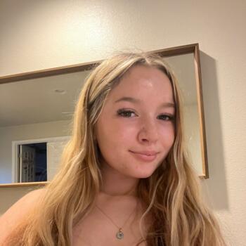 Babysitter in Puyallup: Delilah