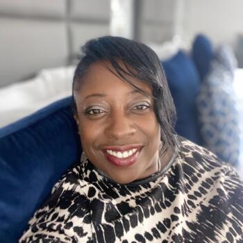 Babysitter Rochester: Leonora