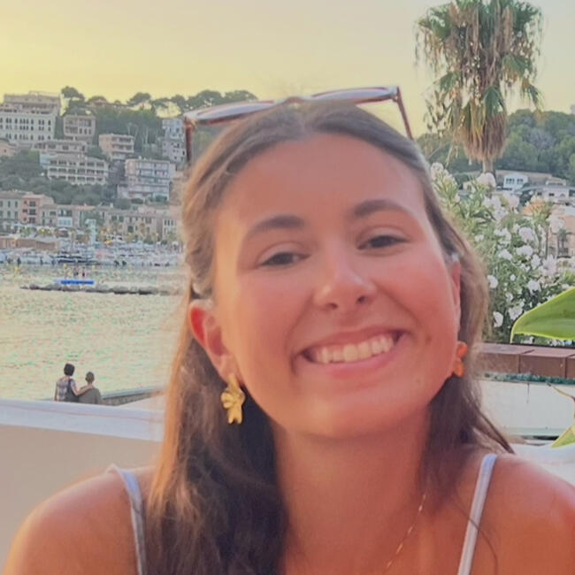 Babysitter in Verrie: Cloé