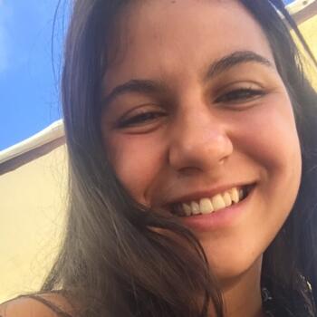Babysitter in São Carlos: Giovanna