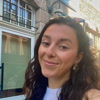 Babysitter in Lamballe: Louise