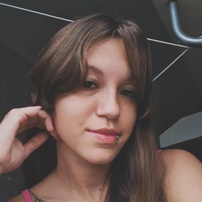 Babysitter in Praia Grande: Camila