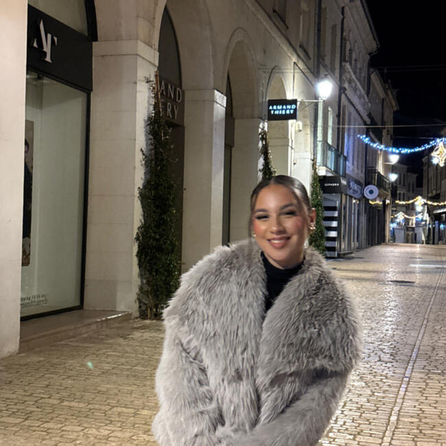 Babysitter in Dijon: Iris