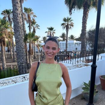 Babysitter East Kilbride: Lauren