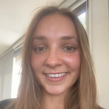 Babysitter in Richmond: Mia