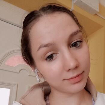 Babysitter in Üllő: Vivien