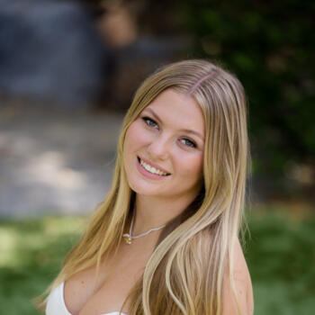 Babysitter in Newport Beach: Delilah