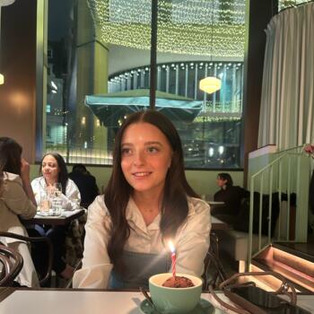 Babysitter in La Fare-les-Oliviers: Charlotte