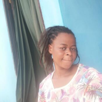 Babysitter in Adenta: Lily