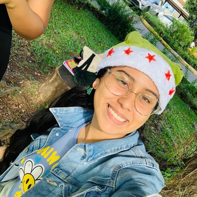 Niñera en David: Angely