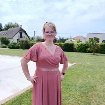 Babysitter in Neauphe-sur-Dive: Leana