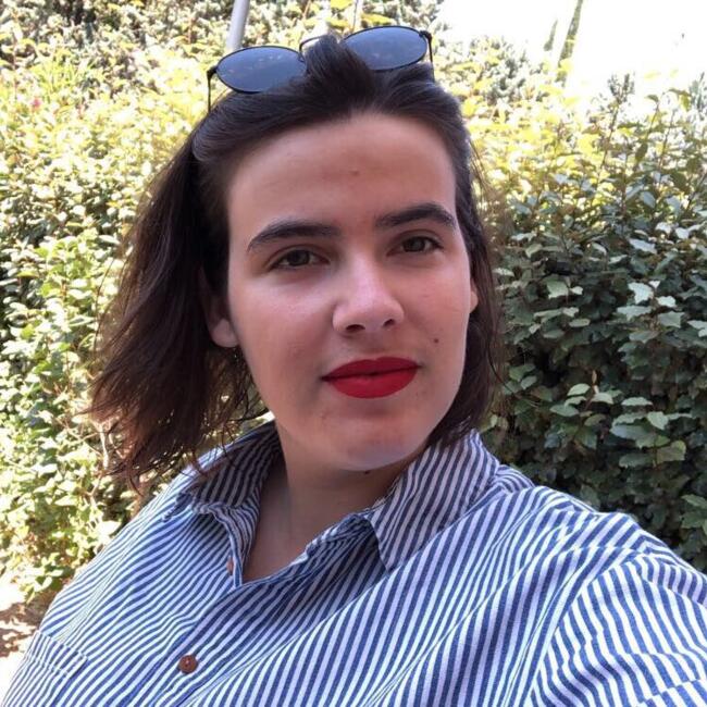 Babysitter in Bouc-Bel-Air: Emilie