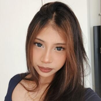 Babysitter in Singapore: Jennifer