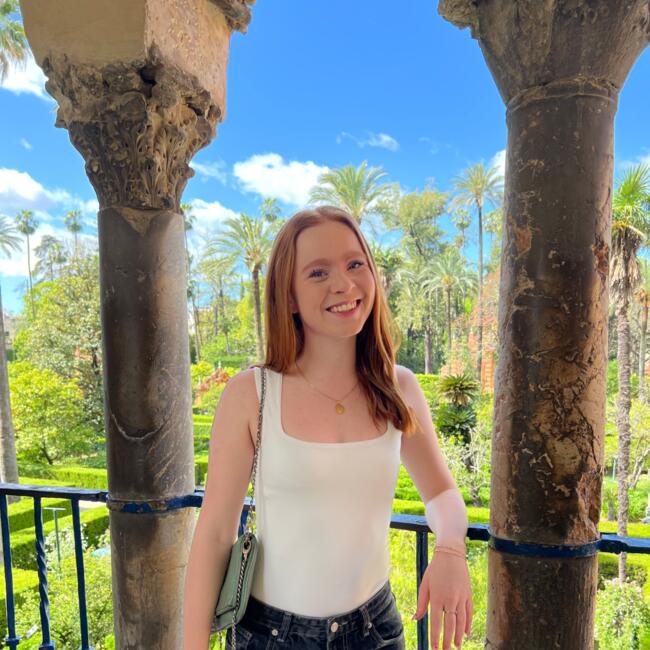 Babysitter in La Ville-du-Bois: Leyna