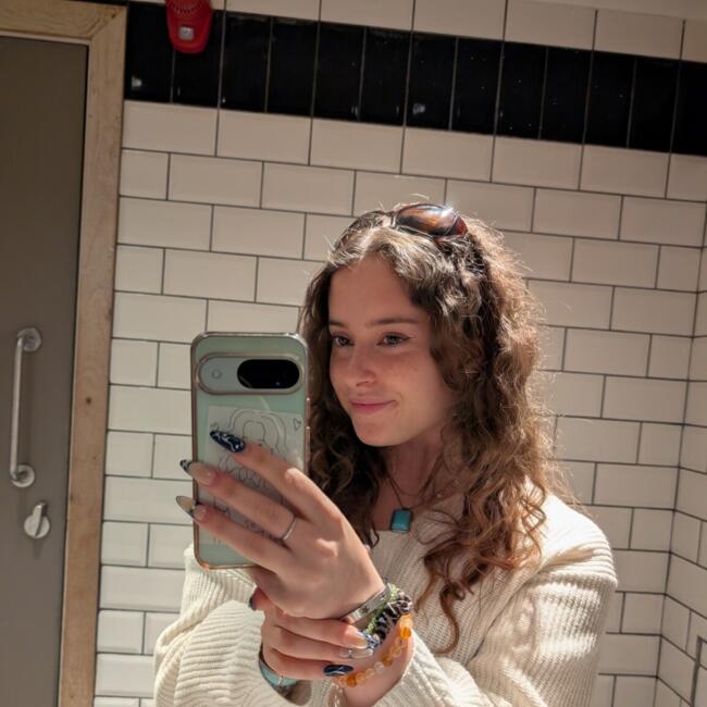 Babysitter in Swansea: Annabelle