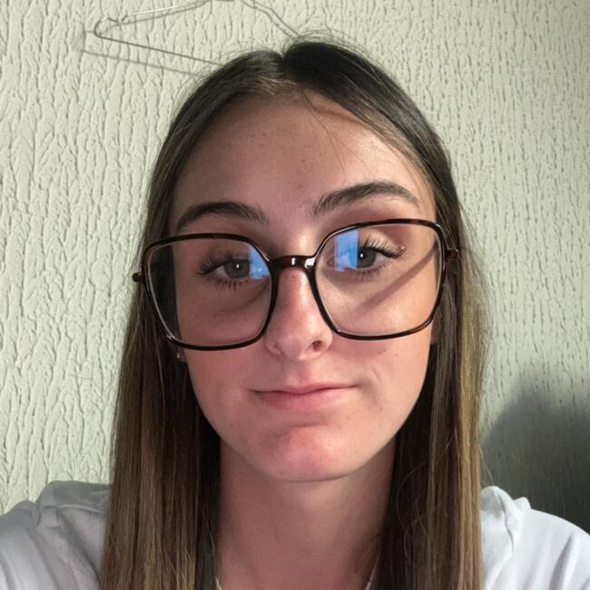 Babysitter in Mordelles: Jade