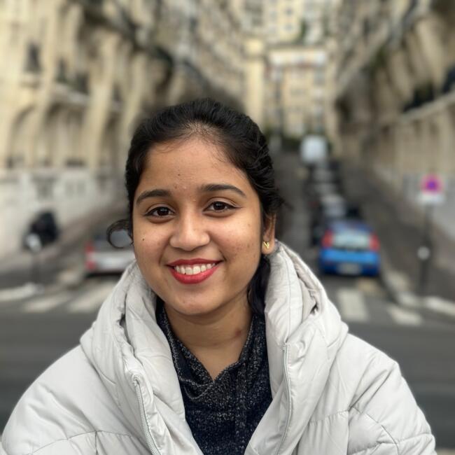 Babysitter in Le Bourget: Nikhita