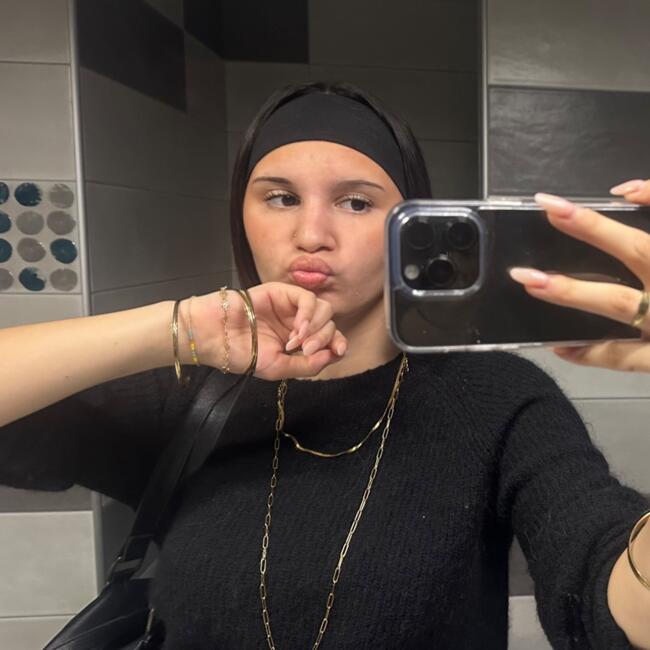 Babysitter in Villemontais: Manon