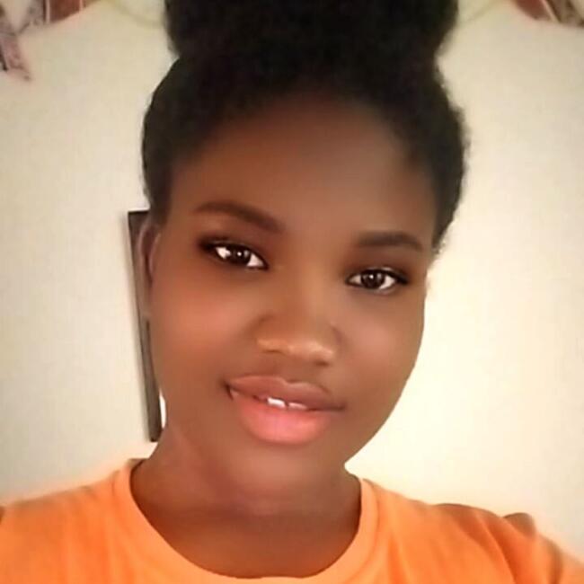 مربية أطفال في القاهرة: Nardish