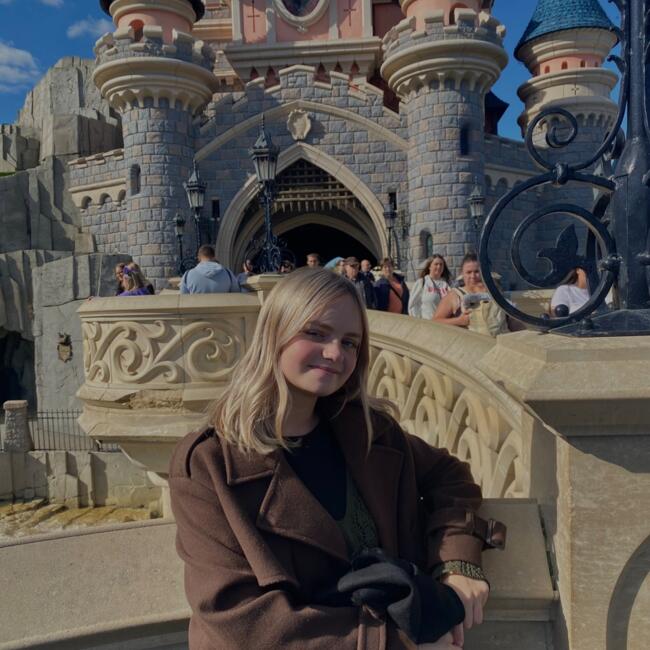 Babysitter in Héry: Candice