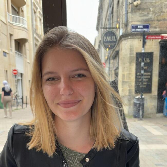 Babysitter in Bordeaux: Jade