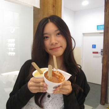 Babysitter in Singapore: Kristen