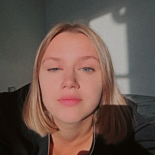 Babysitter in L'Aigle: Sarah