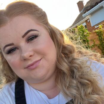 Babysitter in Luton: Angel