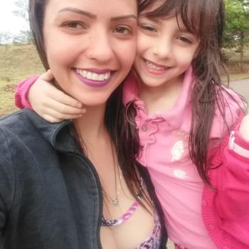 Emprego de babá em Londrina: emprego de babá Ana e livia