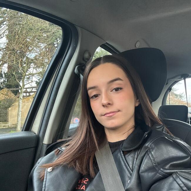 Babysitter in Châteauroux: Lea