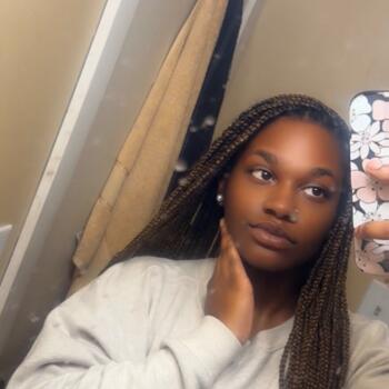 Babysitter in Glen Burnie: De'Nae