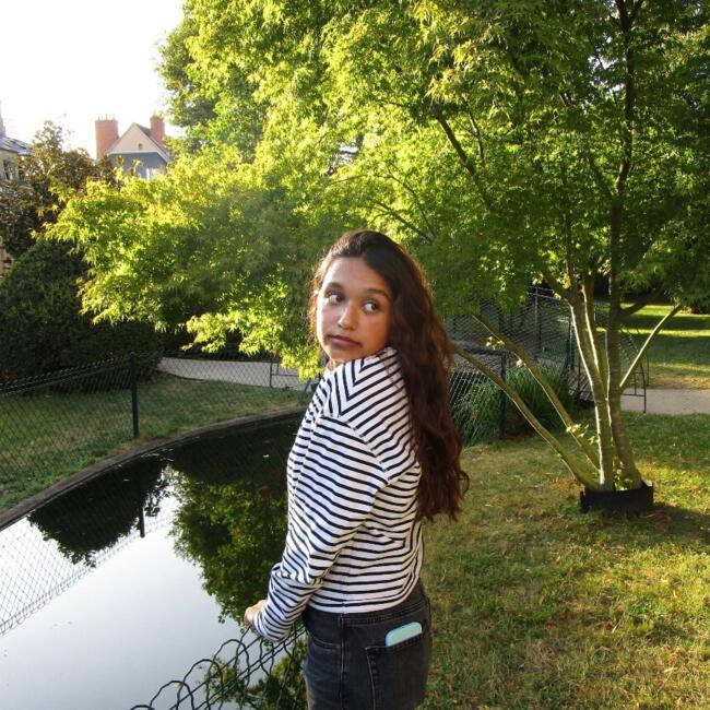 Babysitter in Moulins: Jade