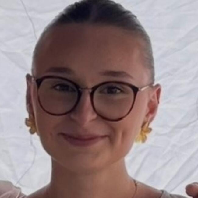 Babysitter in Écrouves: Anais