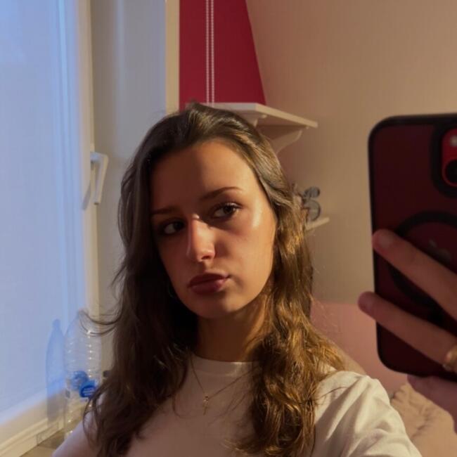 Babysitter in De Panne: Qiana