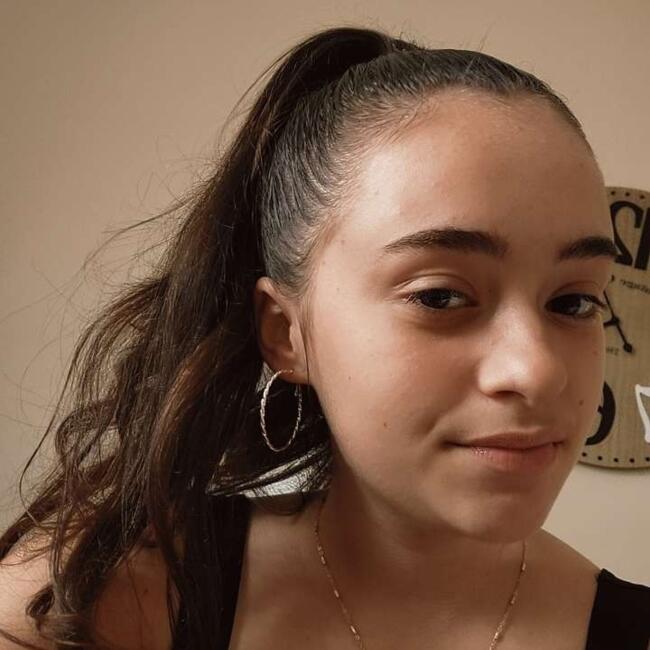 Babysitter in Saint-Sulpice-le-Verdon: Delorès